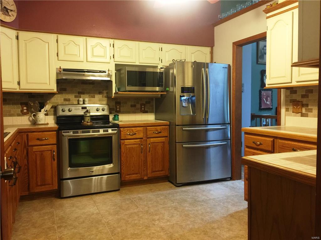 514 Coventry Road Troy, IL 62294 - Photo 8 of 36 Gallery Image 8