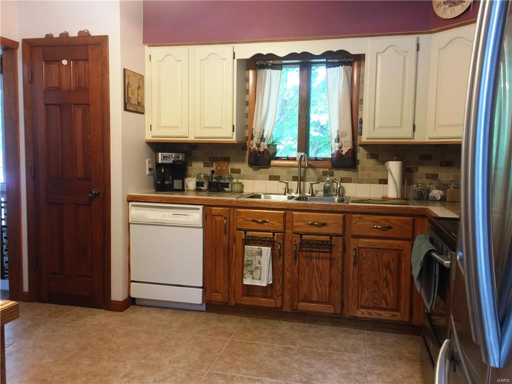 514 Coventry Road Troy, IL 62294 - Photo 9 of 36 Gallery Image 9