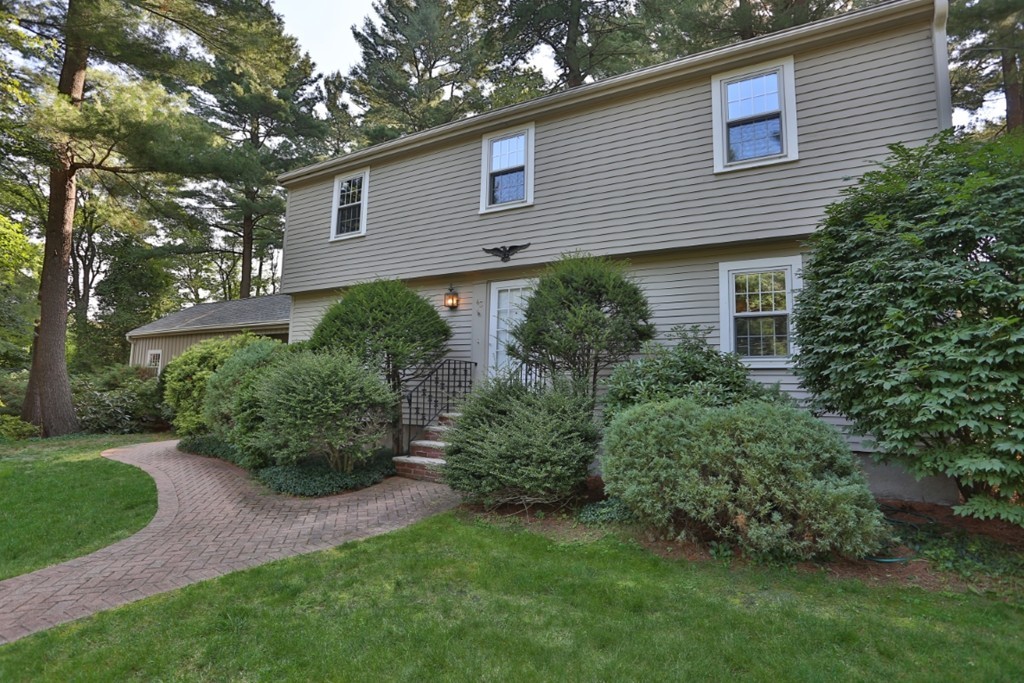 43 Huckleberry Road West Lynnfield, MA 01940 - Photo 2 of 25 Gallery Image 2