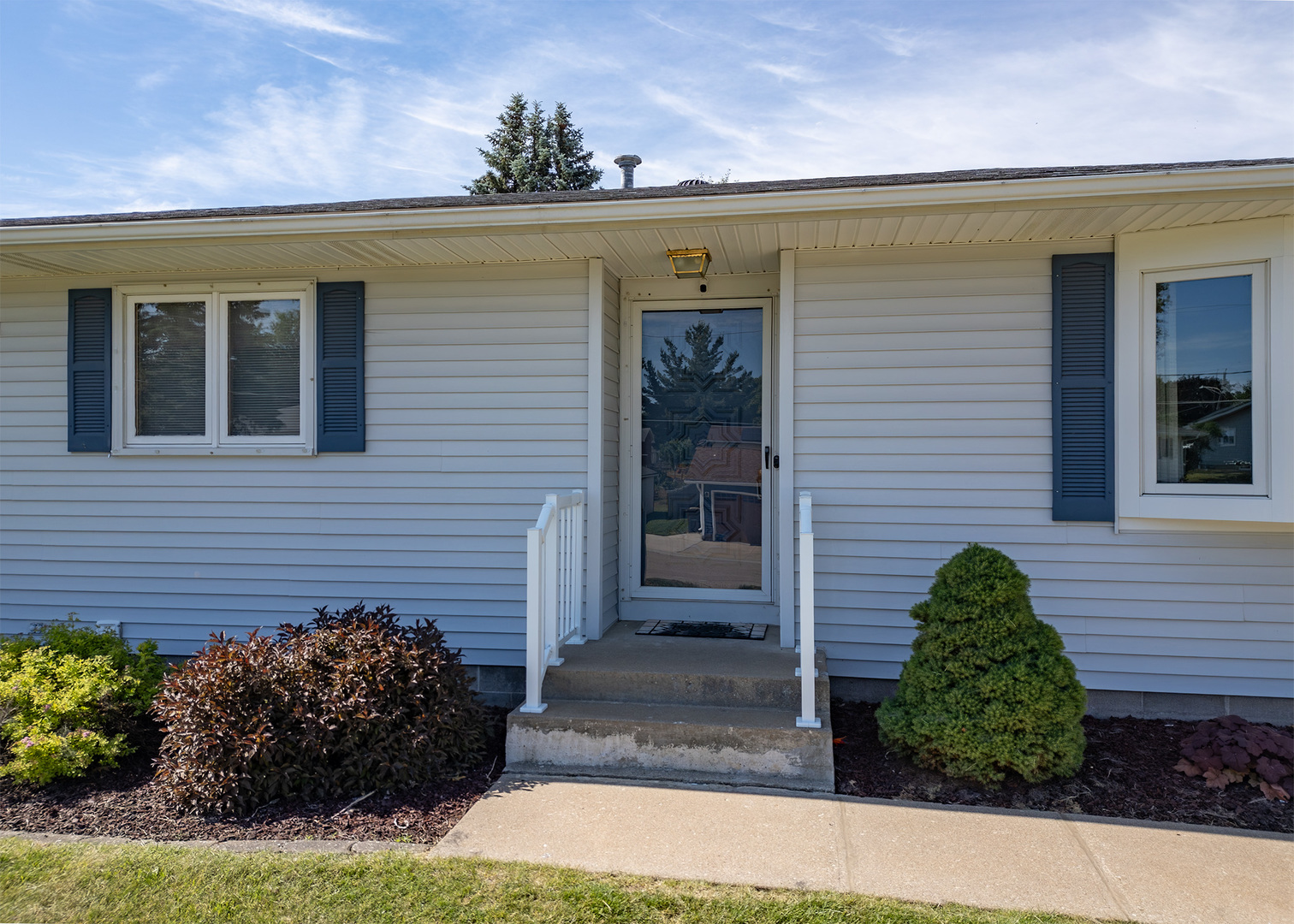 710 1st Avenue Fulton, IL 61252 - Photo 3 of 33
