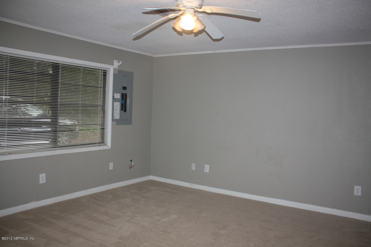 111 Peniel Store Road Palatka, FL 32177 - Photo 3 of 11 SPACIOUS GREATROOM