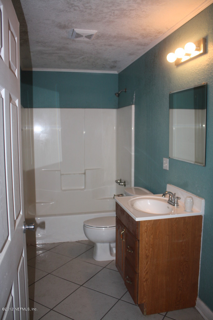 111 Peniel Store Road Palatka, FL 32177 - Photo 7 of 11 BATHROOM