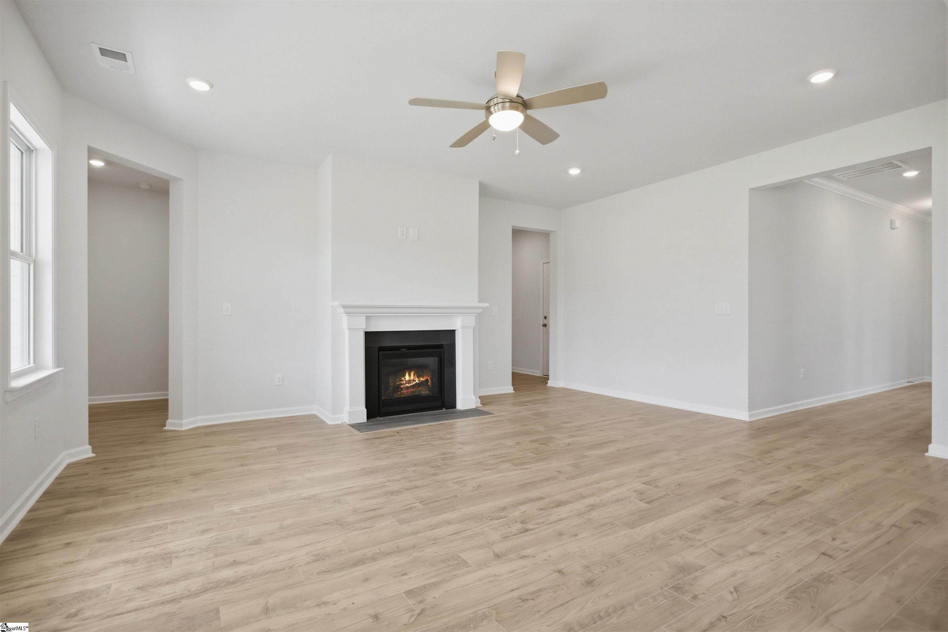557 Hydrangea Street Seneca, SC 29678 - Photo 8 of 34