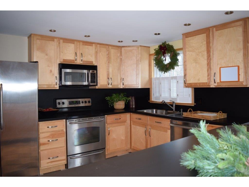 4 Parsons Way Kingston, NH 03848 - Photo 3 of 17 Gallery Image 3