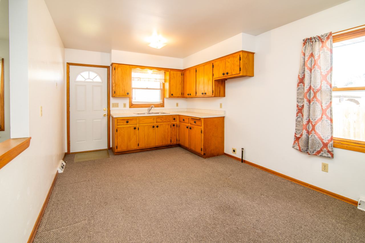 612 Elm Street Watertown, WI 53098 - Photo 11 of 43 Photo 8