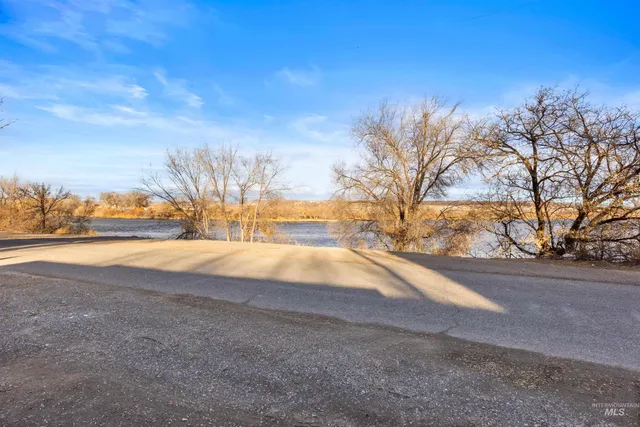 $239,990 | 850 Riverside Avenue, Grand View, ID 83624