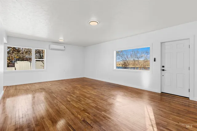 $239,990 | 850 Riverside Avenue, Grand View, ID 83624