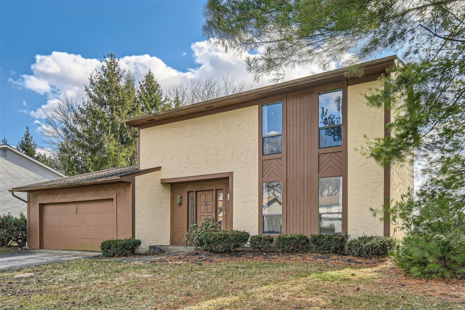 817 Riva Ridge Boulevard Columbus, OH 43230 - Photo 2 of 28 817 Riva Ridge Blvd - Web Quality - 001