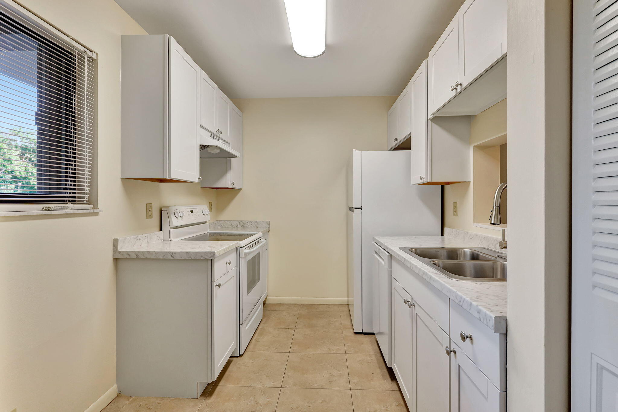 120 Northwest 70th Street, Unit 103 Boca Raton, FL 33487 - Photo 3 of 26 3-web-or-mls-_82A0269