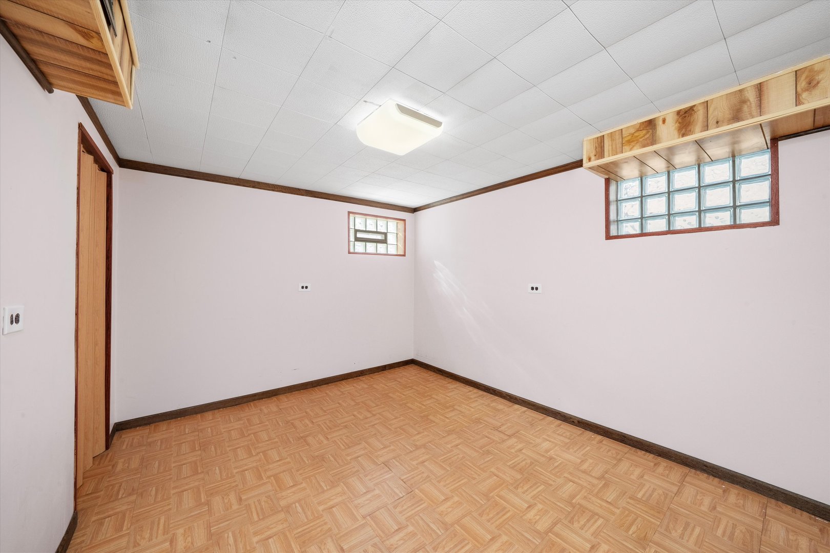 3905 West 81st Place Chicago, IL 60652 - Photo 24 of 32 an empty room with windows