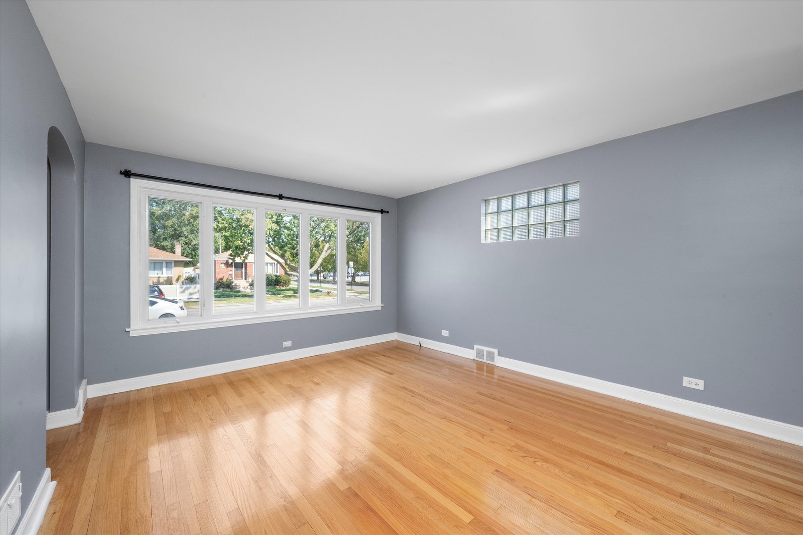 3905 West 81st Place Chicago, IL 60652 - Photo 5 of 32 a view of an empty room with a window