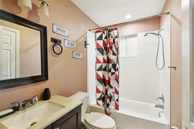 $130,000 | 15 Victorian Court, Violet, LA 70092