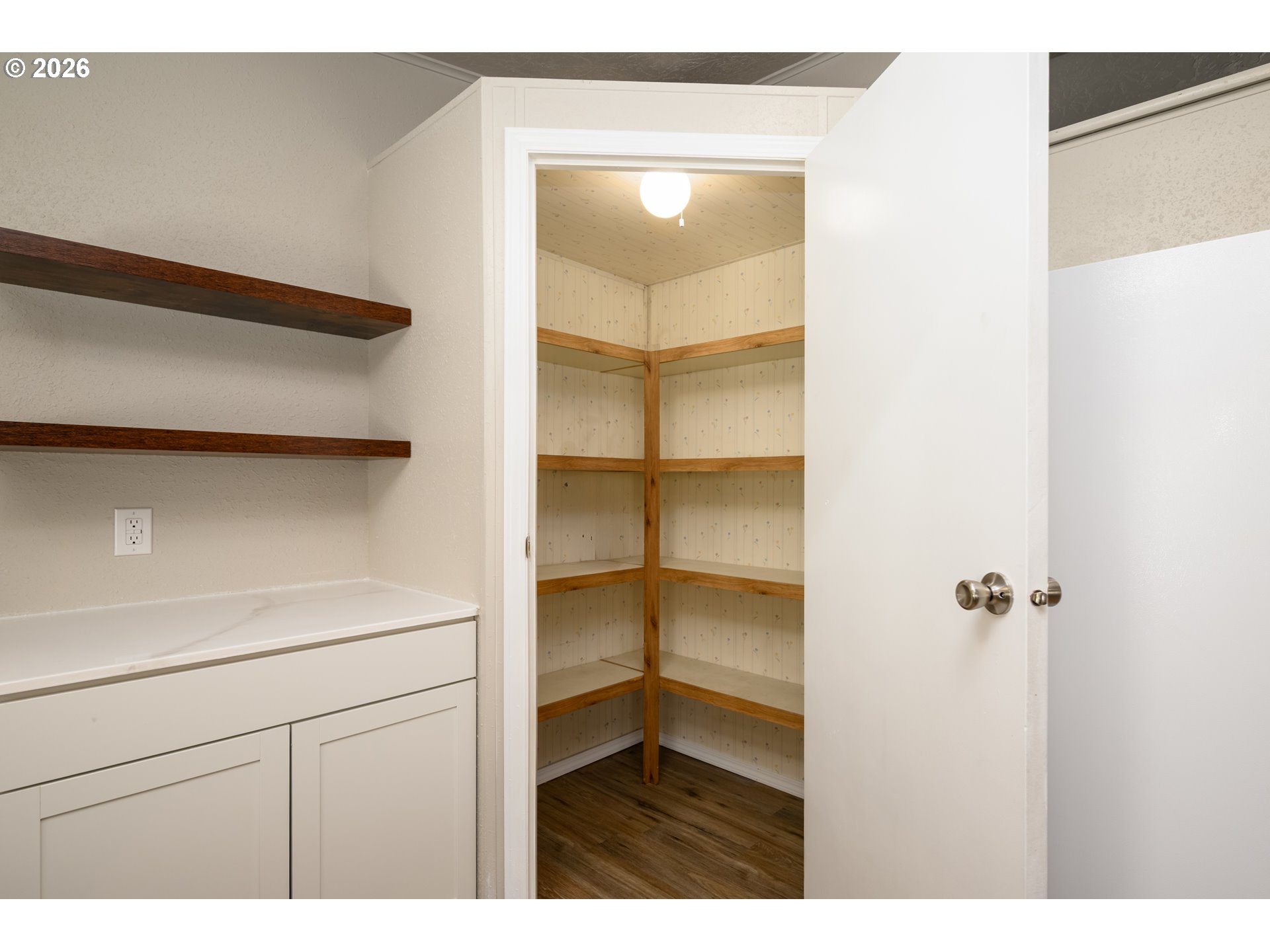 520 Shadow Ranch Lane Roseburg, OR 97470 - Photo 14 of 32 Pantry