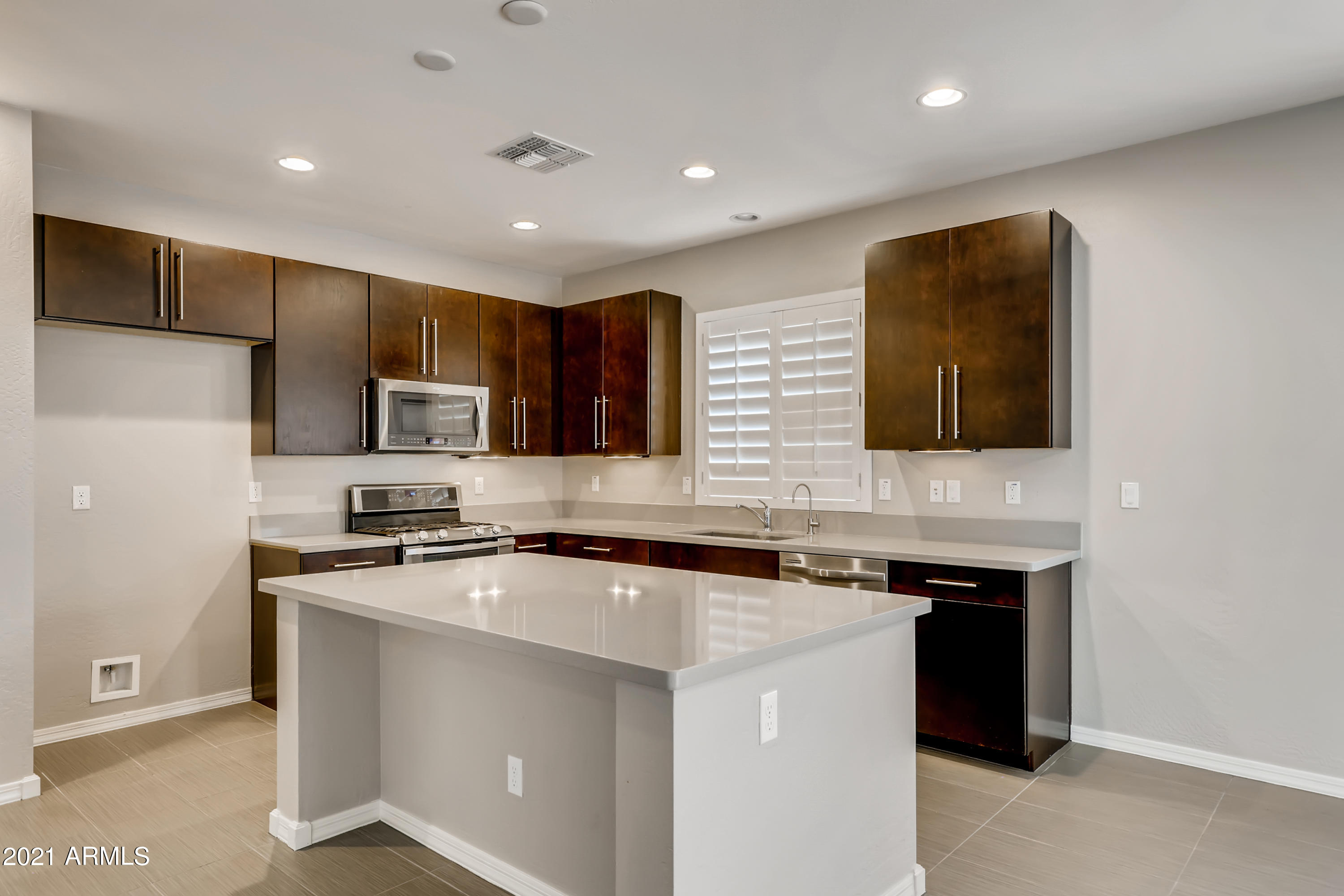 2991 East Megan Street Gilbert, AZ 85295 - Photo 12 of 33 12-500907785-22 Kitchen