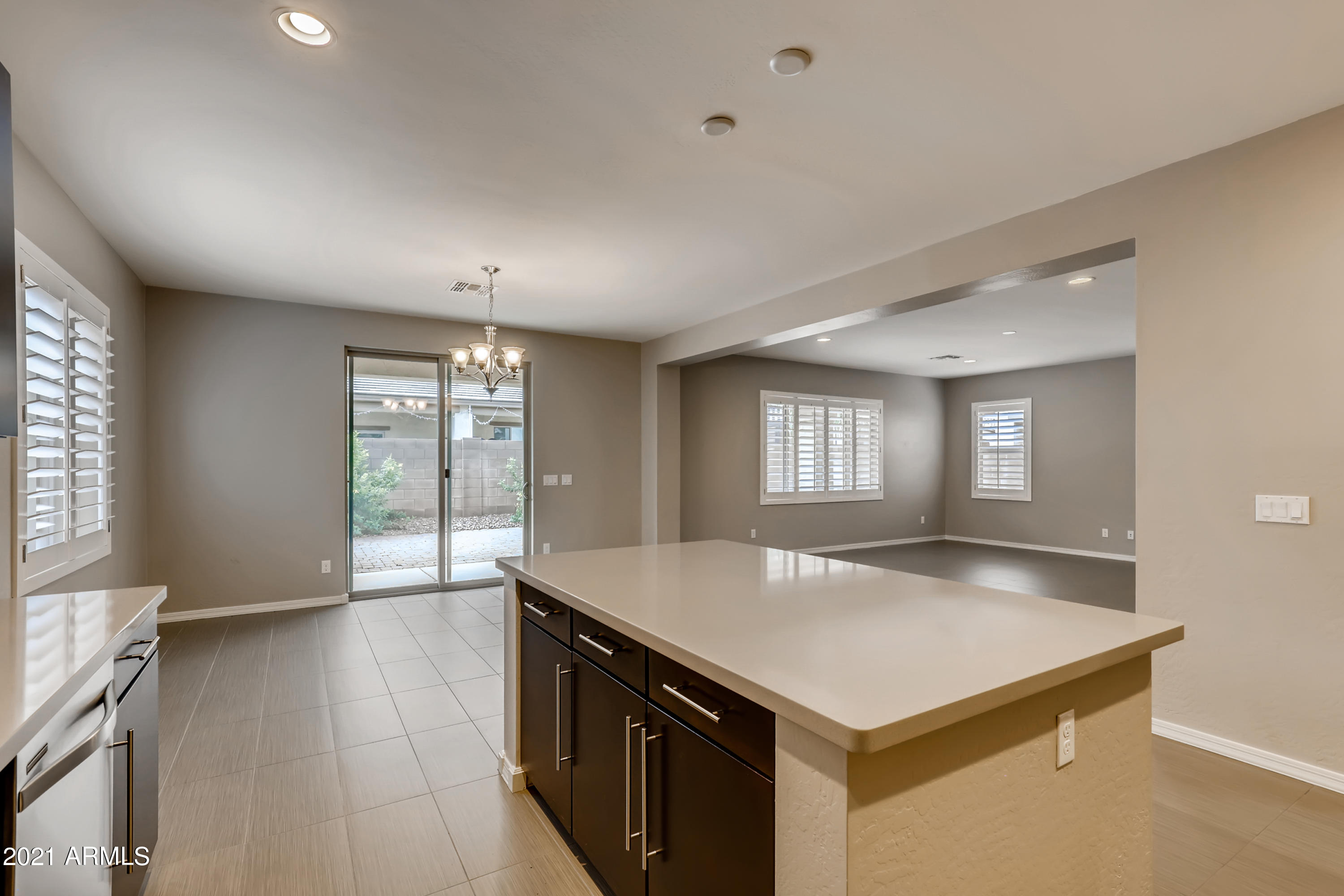 2991 East Megan Street Gilbert, AZ 85295 - Photo 13 of 33 13-944391416-26 Kitchen