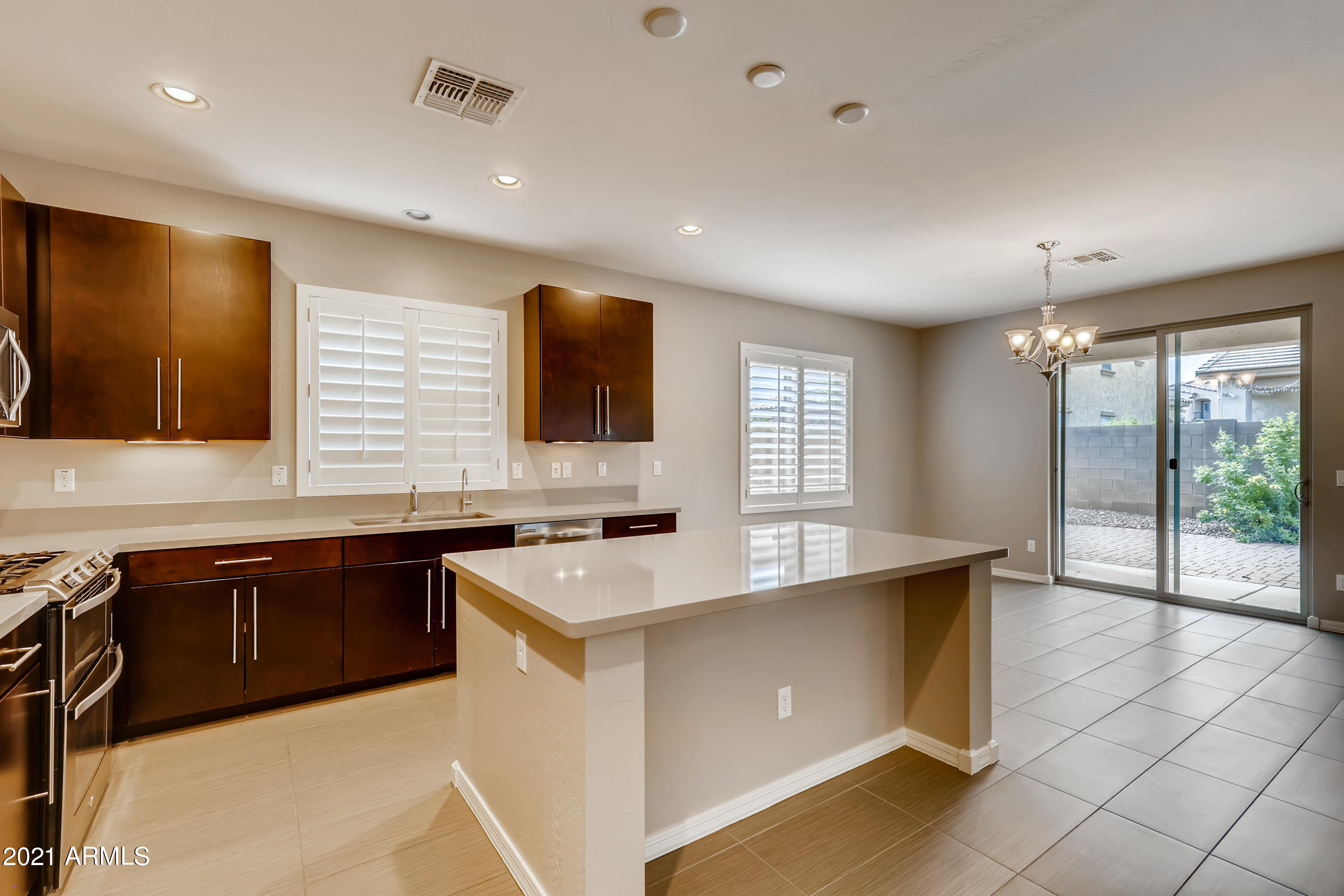 2991 East Megan Street Gilbert, AZ 85295 - Photo 14 of 33 14-722162130-27 Kitchen