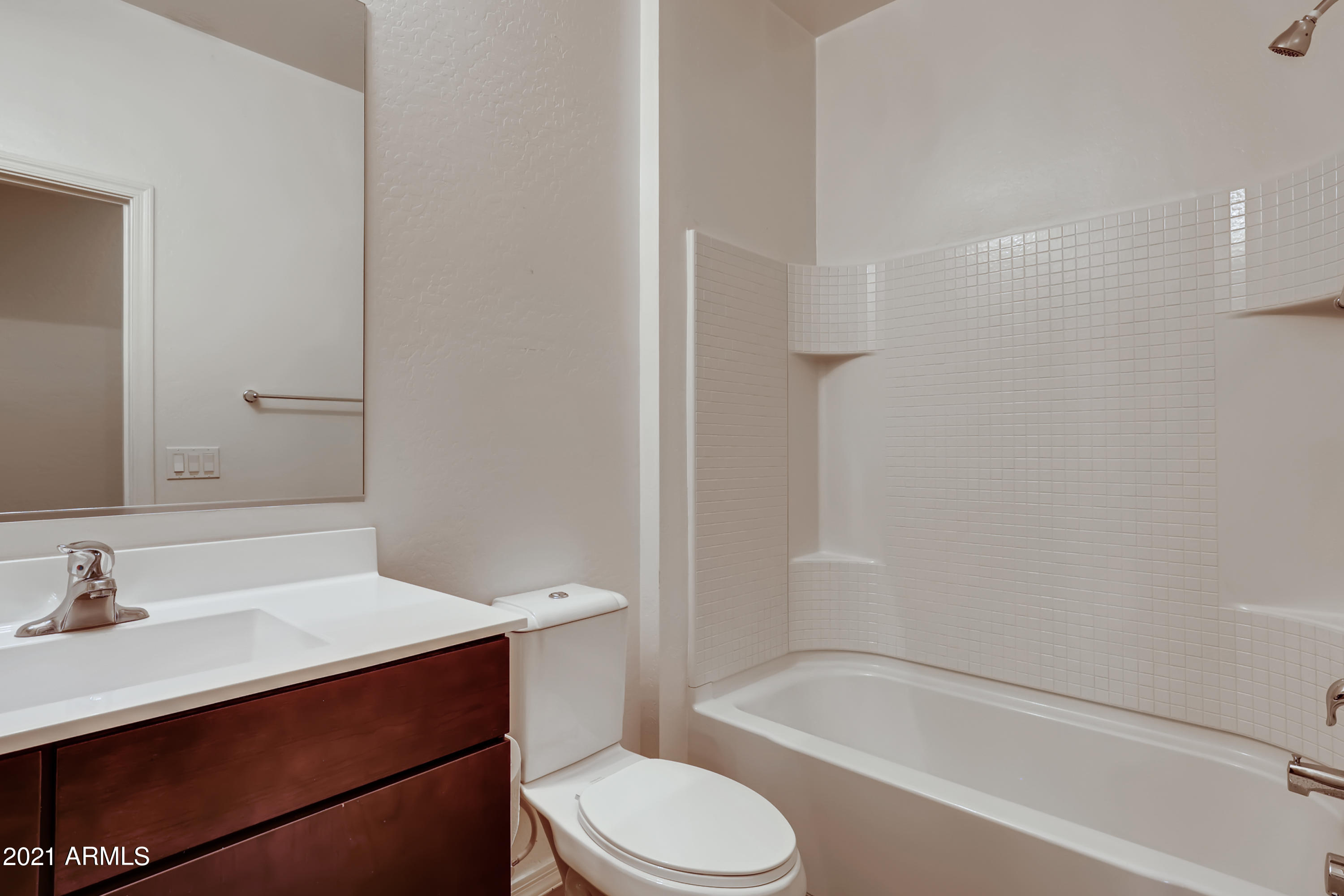 2991 East Megan Street Gilbert, AZ 85295 - Photo 16 of 33 16-514286997-31 Bathroom