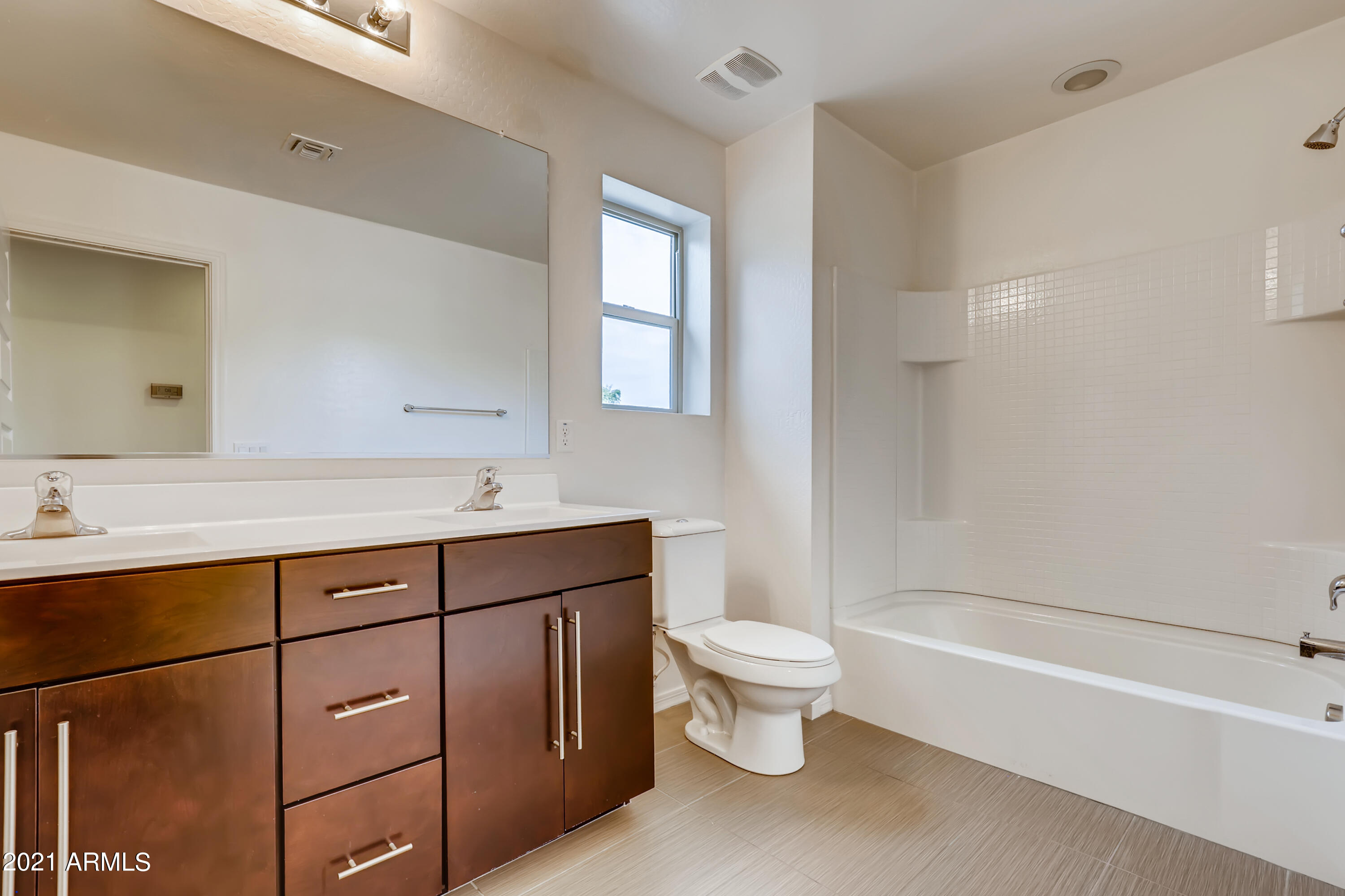 2991 East Megan Street Gilbert, AZ 85295 - Photo 26 of 33 26-797596349-47 2nd Floor Bathroom
