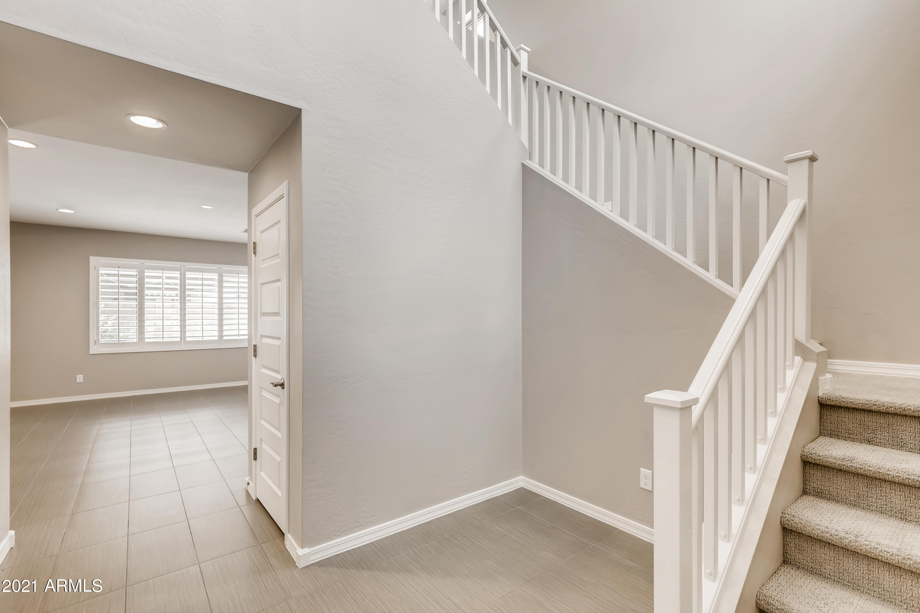 2991 East Megan Street Gilbert, AZ 85295 - Photo 5 of 33 5-379773483-12 Foyer