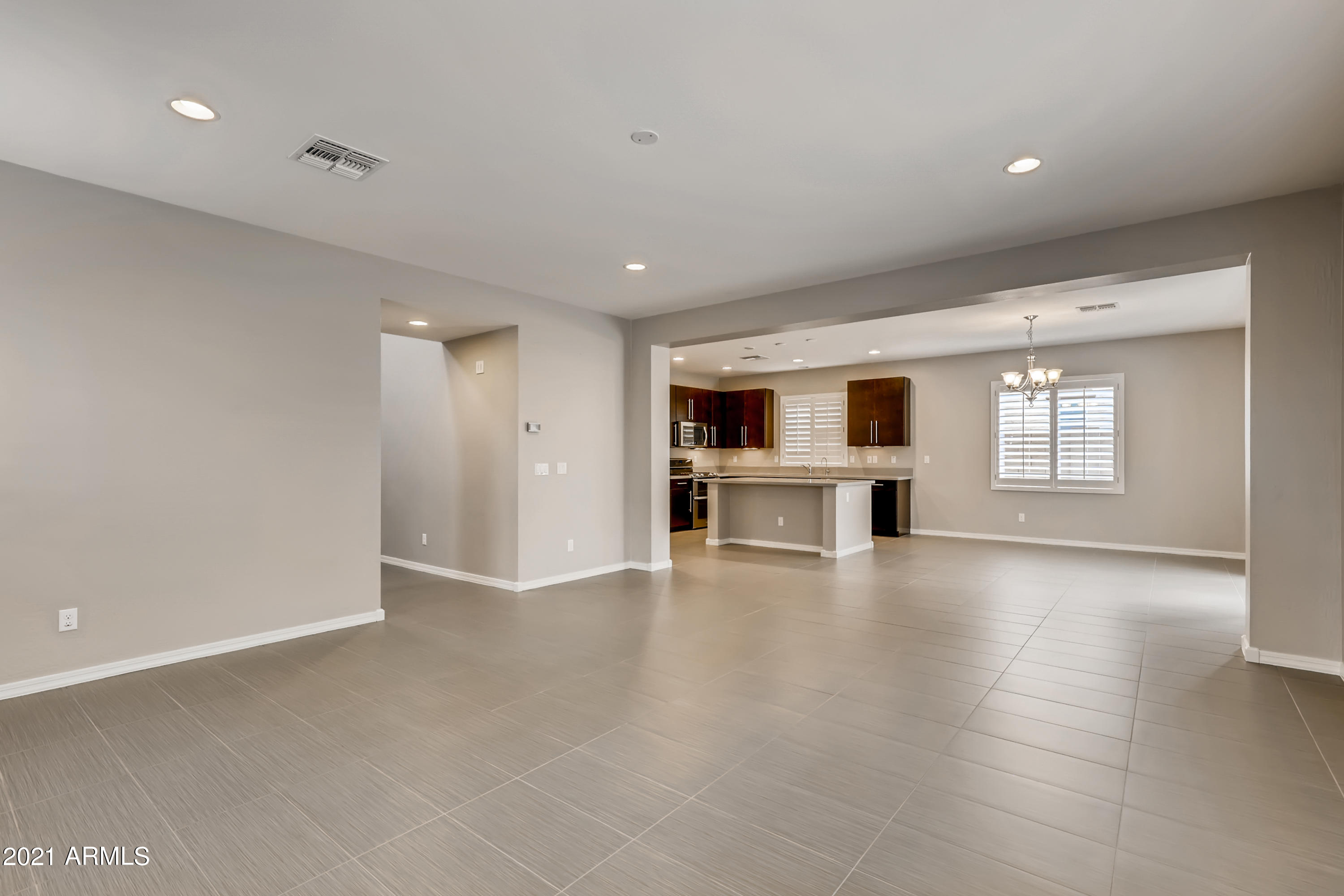 2991 East Megan Street Gilbert, AZ 85295 - Photo 7 of 33 7-134951920-16 Living Room