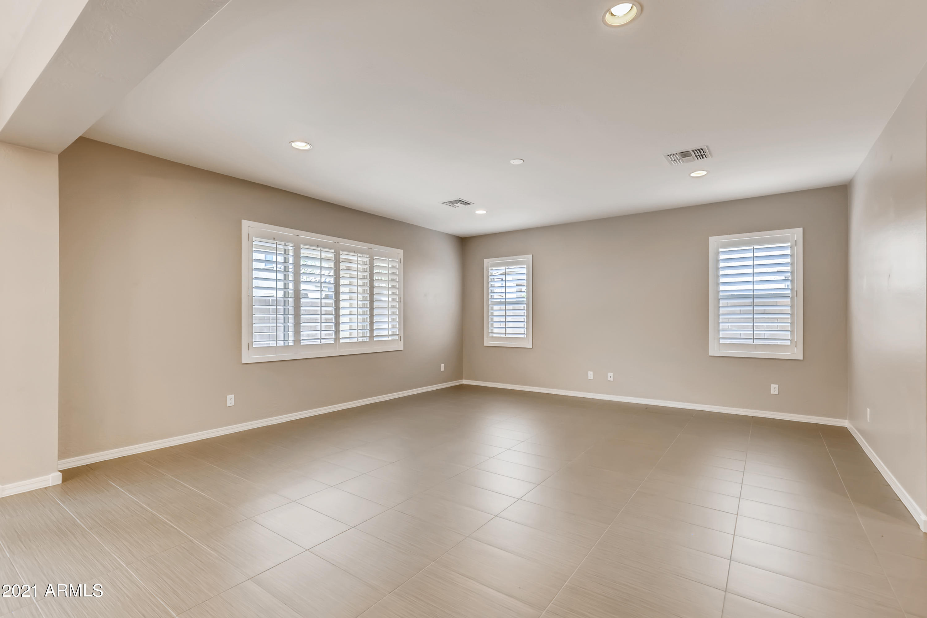 2991 East Megan Street Gilbert, AZ 85295 - Photo 8 of 33 8-650453913-18 Living Room