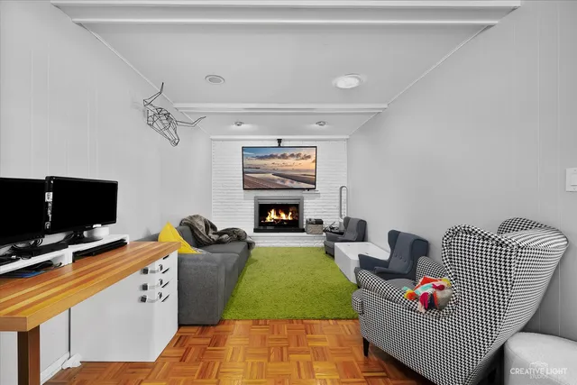 $2,950 | 565 Morgan Lane, Hoffman Estates, IL 60169