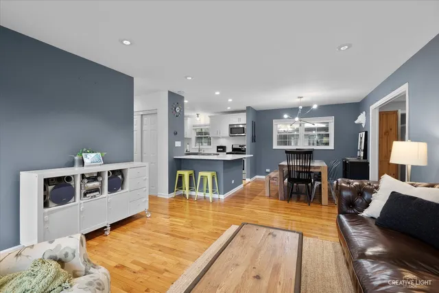 $2,950 | 565 Morgan Lane, Hoffman Estates, IL 60169