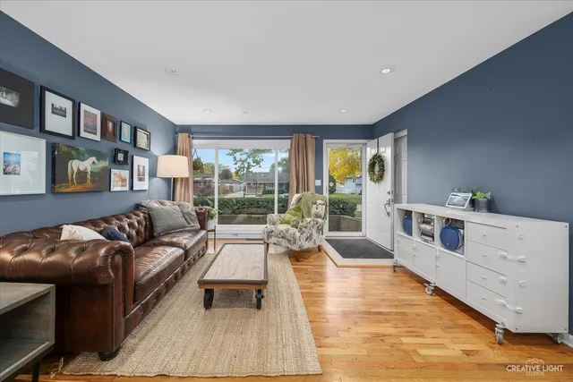 $2,950 | 565 Morgan Lane, Hoffman Estates, IL 60169