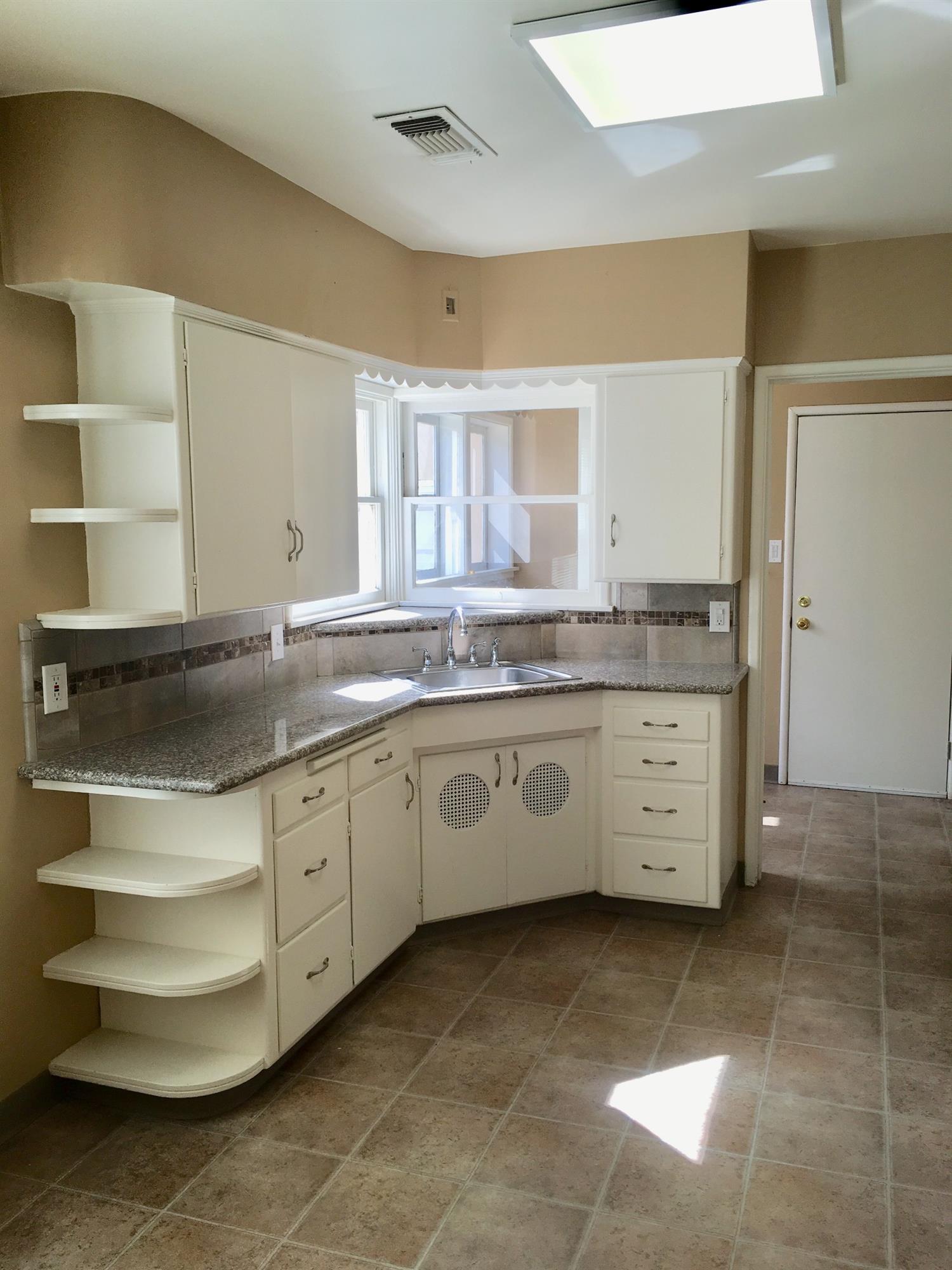 1429 F Street Reedley, CA 93654 - Photo 6 of 20