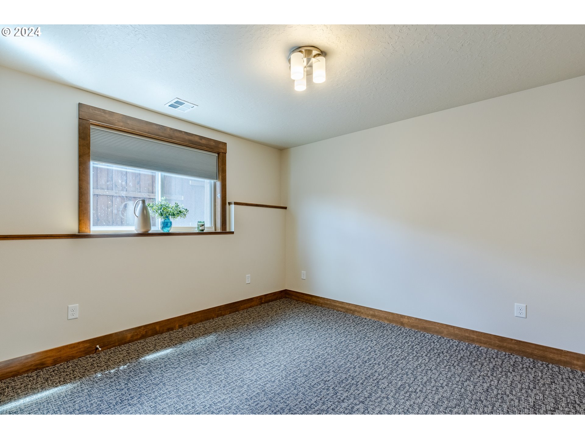 3688 Snowberry Road Eugene, OR 97403 - Photo 43 of 48 Gallery Image 43