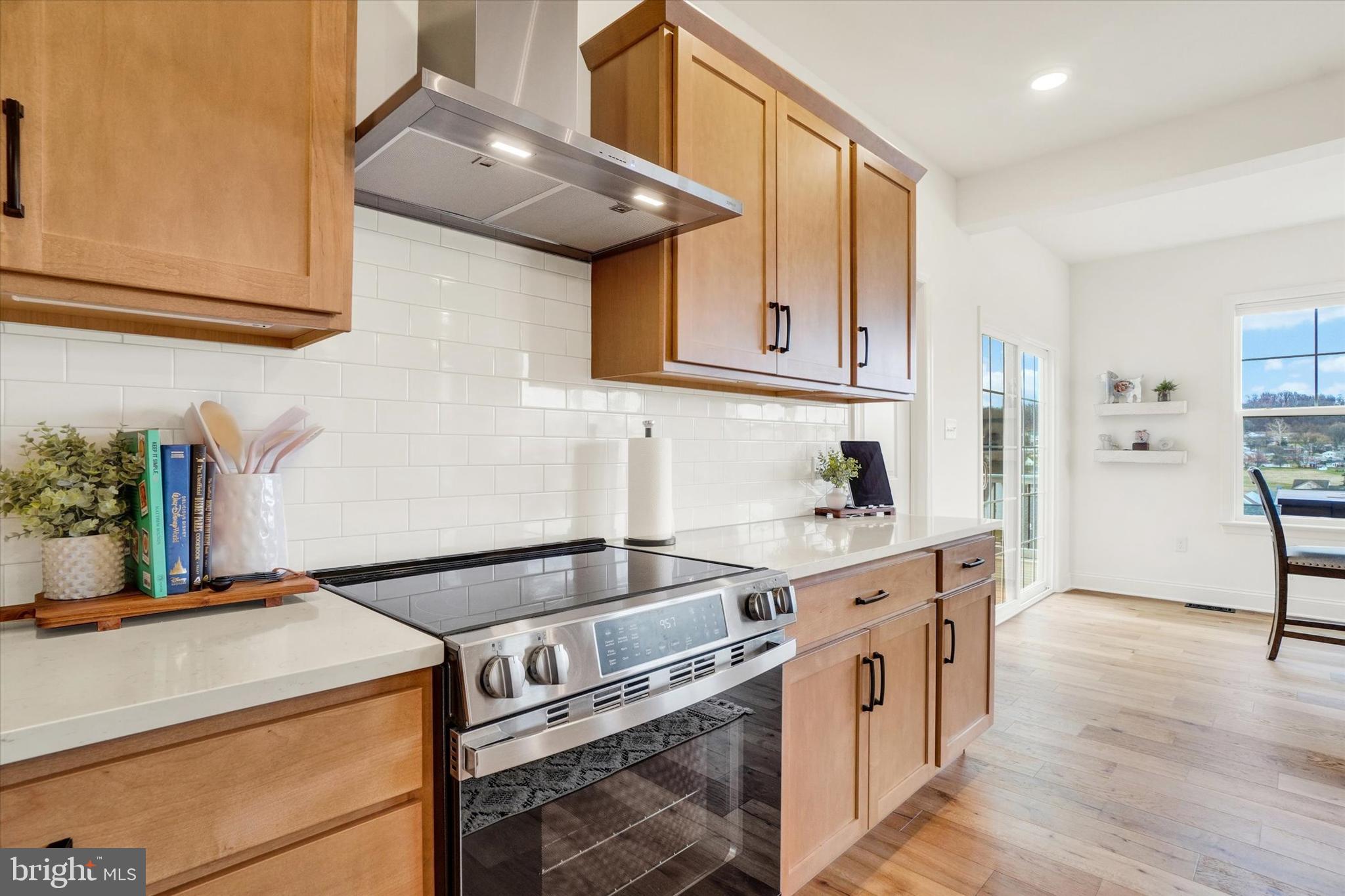 422 Springhouse Lane York, PA 17406 - Photo 15 of 54 Electric Stove with Range Hood