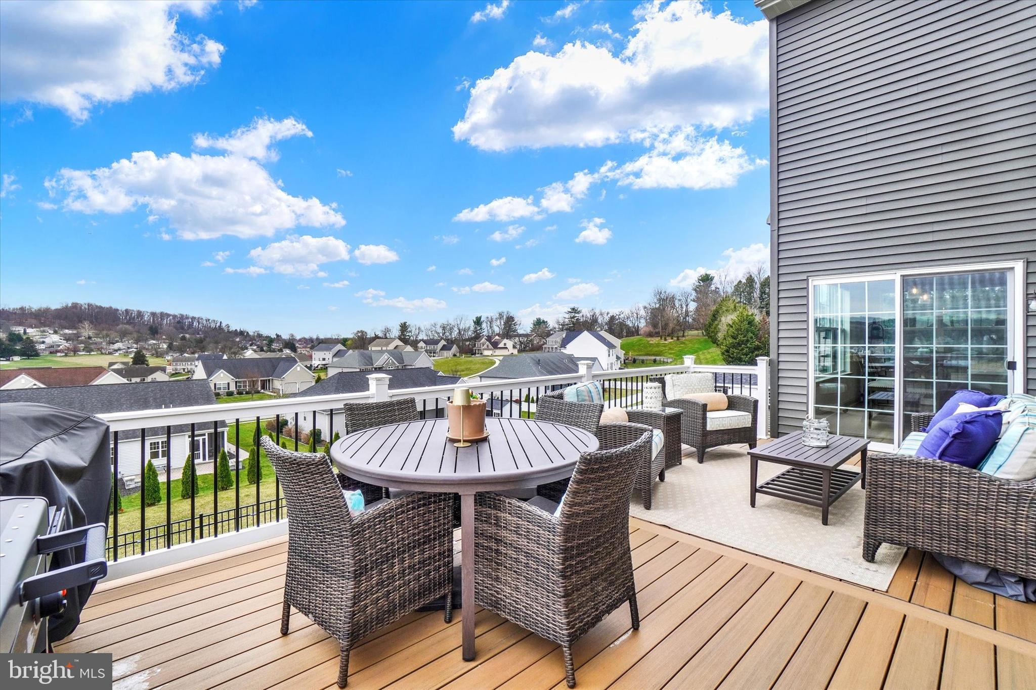 422 Springhouse Lane York, PA 17406 - Photo 20 of 54 Plenty of space to entertain!