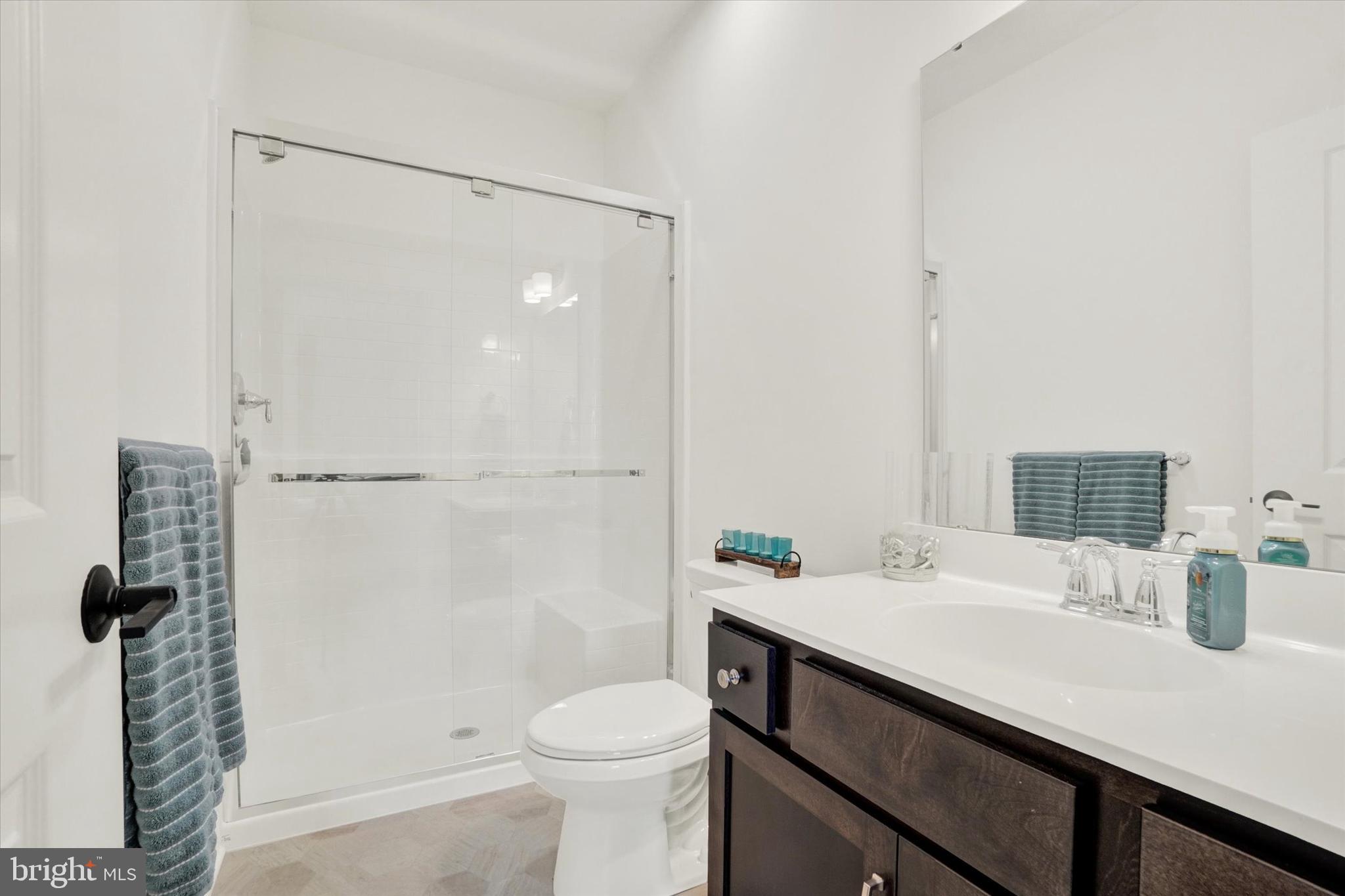 422 Springhouse Lane York, PA 17406 - Photo 28 of 52 Private Full Bath for 1st Floor Bedroom