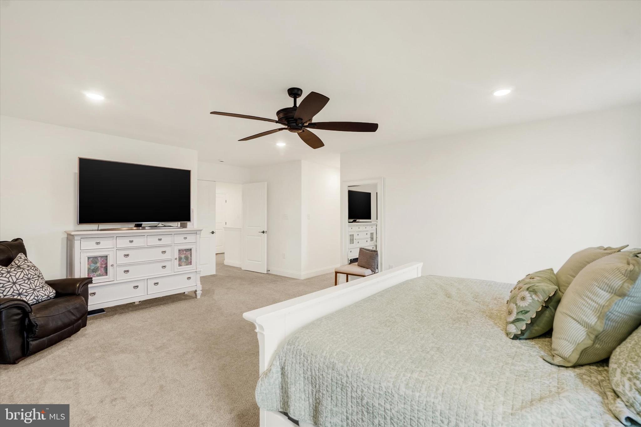 422 Springhouse Lane York, PA 17406 - Photo 35 of 54 Primary Suite