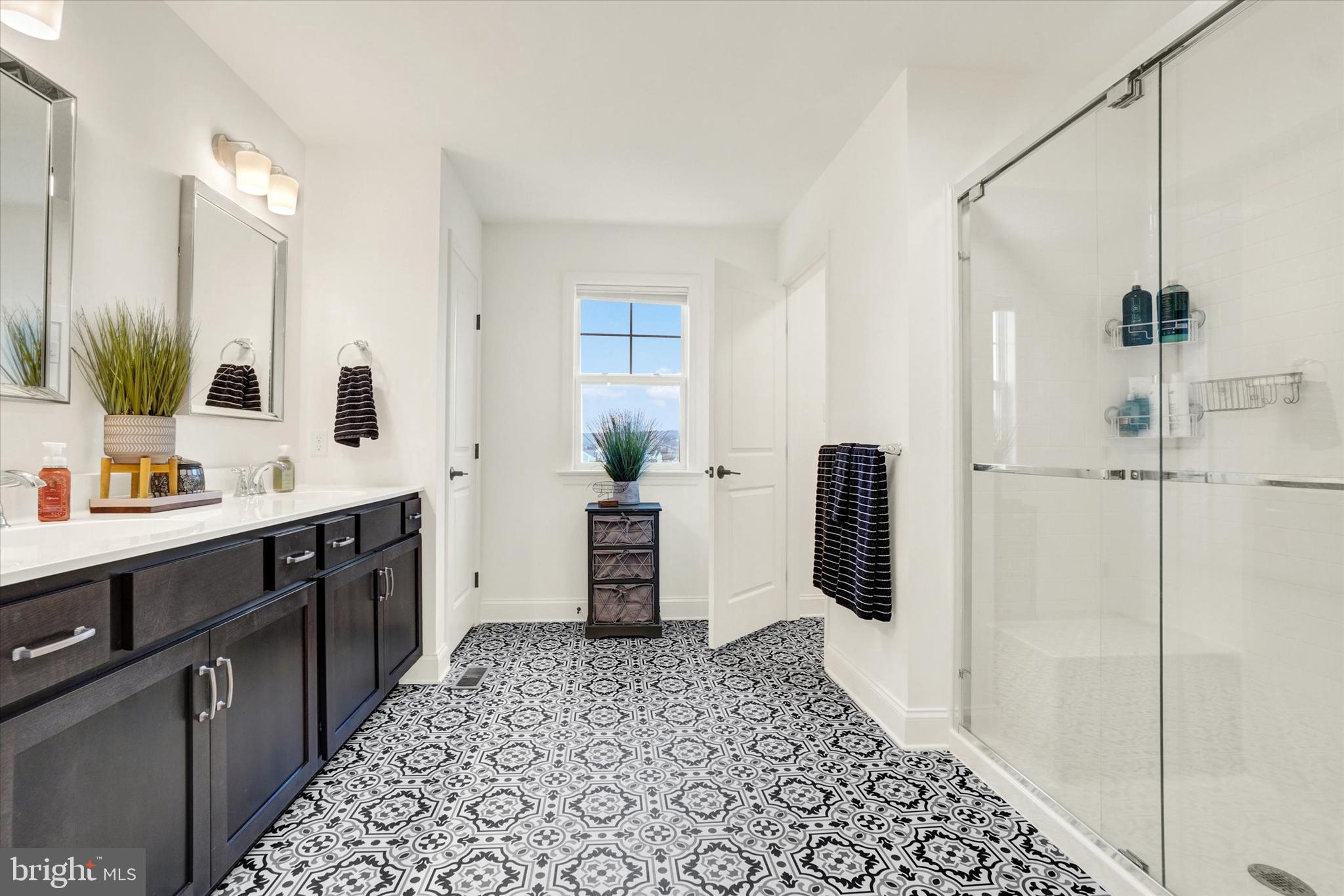 422 Springhouse Lane York, PA 17406 - Photo 36 of 54 Primary Bathroom