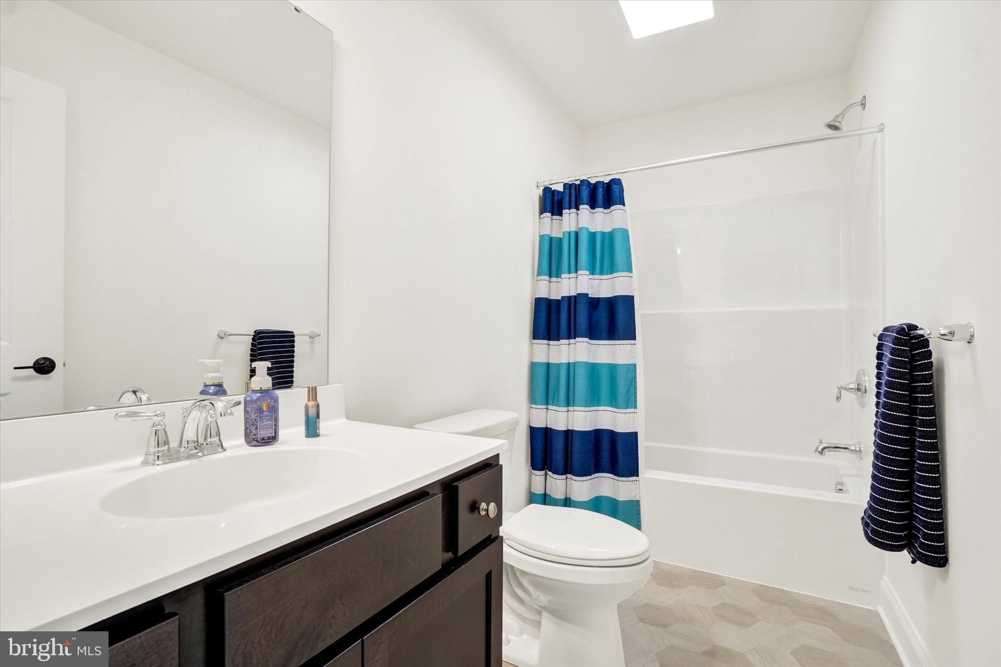 422 Springhouse Lane York, PA 17406 - Photo 39 of 54 Bedroom #2 Full Bath