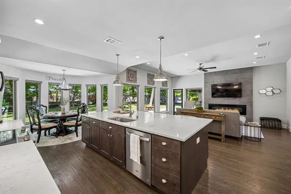 $799,900 | 732 Creek Valley Court, Allen, TX 75002