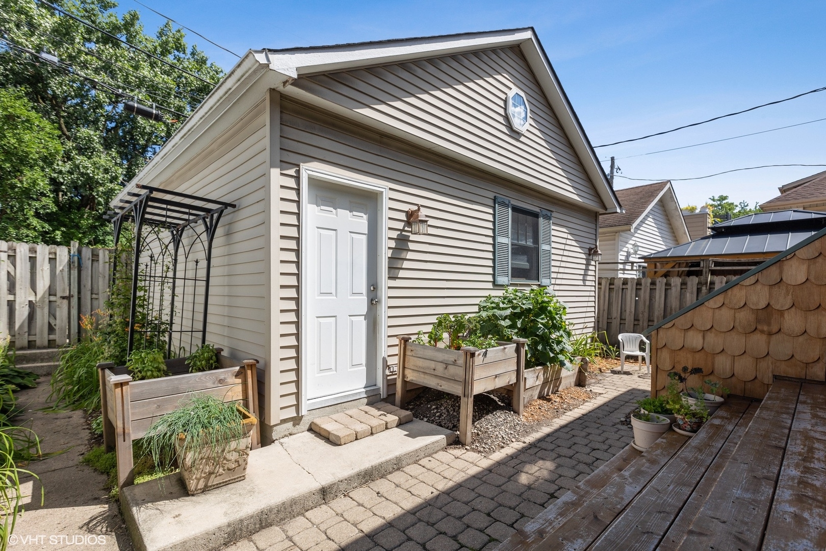 2836 West Eastwood Avenue Chicago, IL 60625 - Photo 15 of 28 a view of house with chair and tables