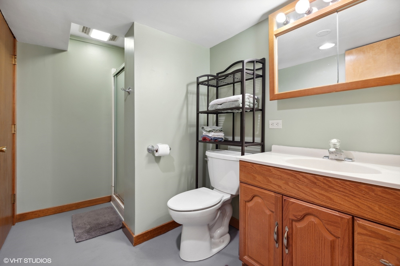2836 West Eastwood Avenue Chicago, IL 60625 - Photo 23 of 28 a bathroom with a sink a toilet and shower