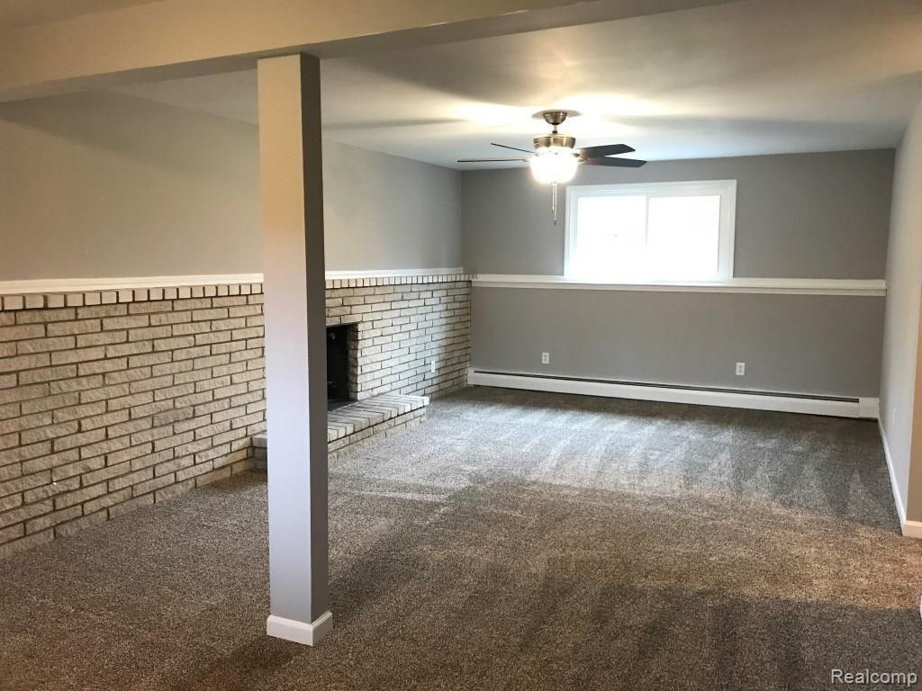 4595 Pleasant Valley Road Brighton, MI 48114 - Photo 18 of 32 Family room