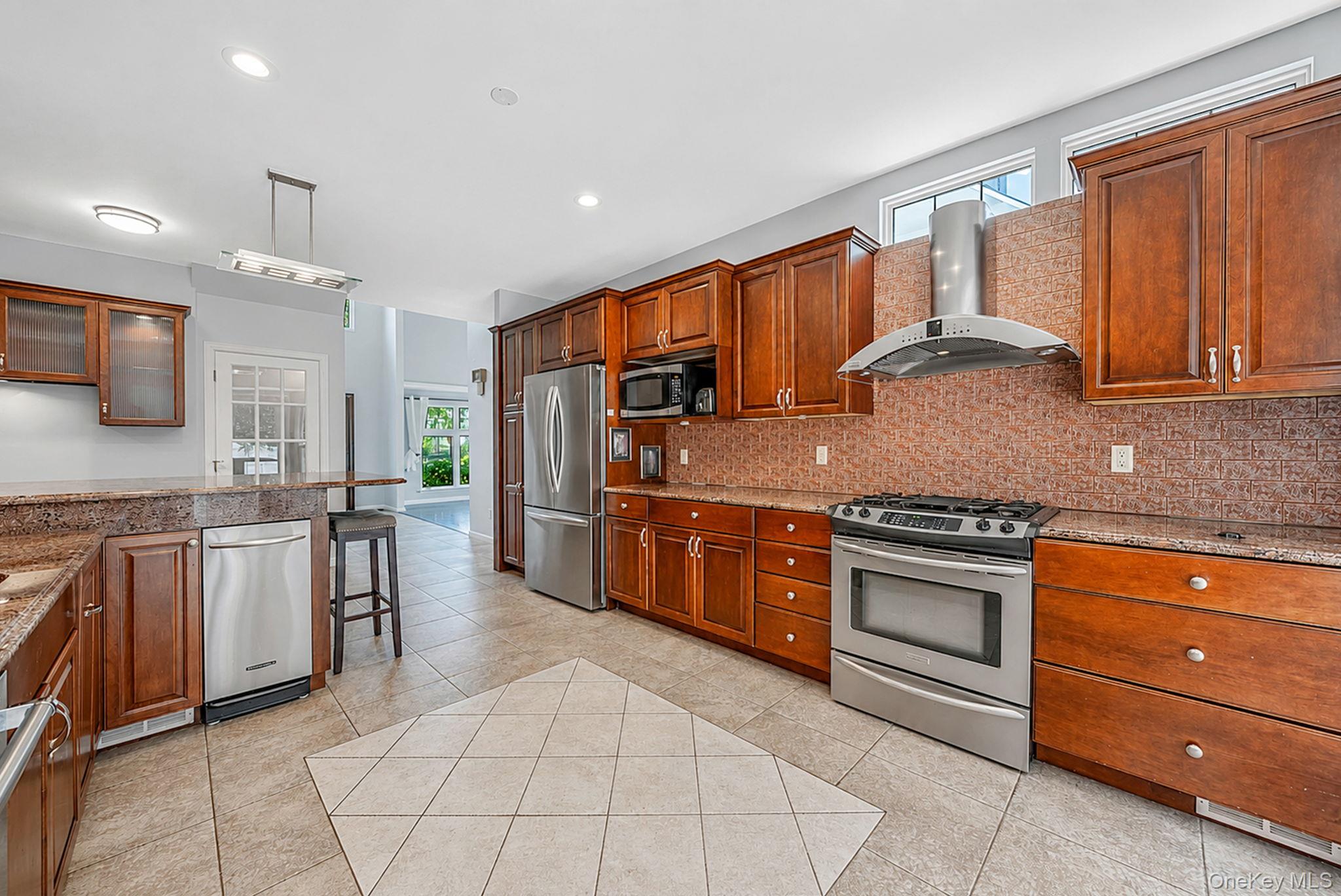101 Raspberry Court Melville, NY 11747 - Photo 15 of 44
