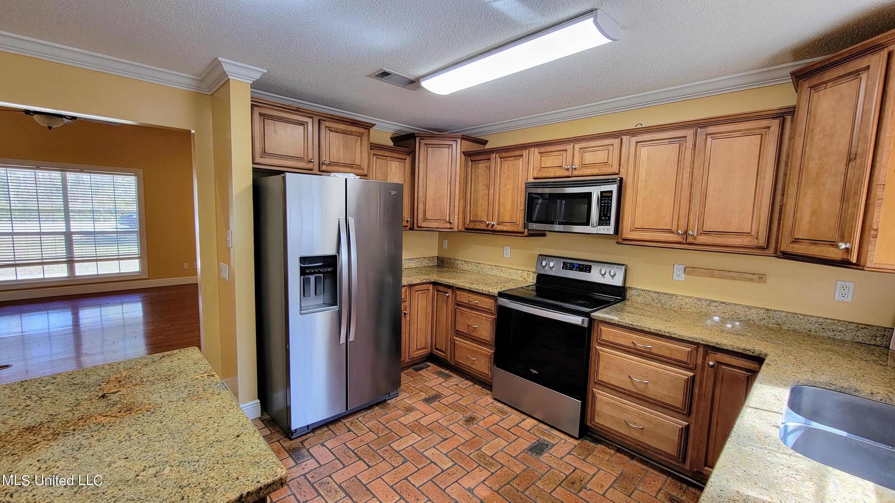 22209 Evangeline Road Pass Christian, MS 39571 - Photo 11 of 20 20240202_110825