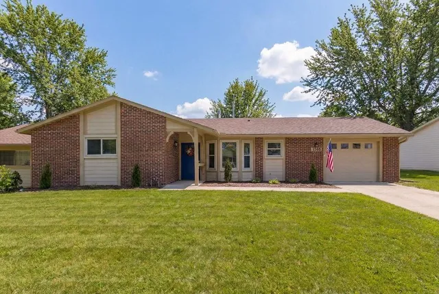 $249,900 | 1323 West Johns Boulevard, Raymore, MO 64083