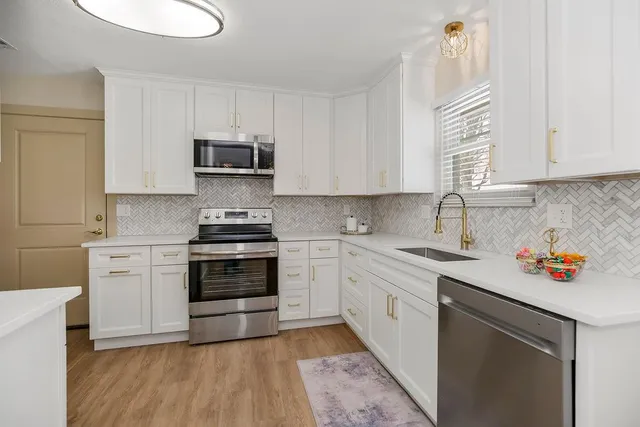 $249,900 | 1323 West Johns Boulevard, Raymore, MO 64083