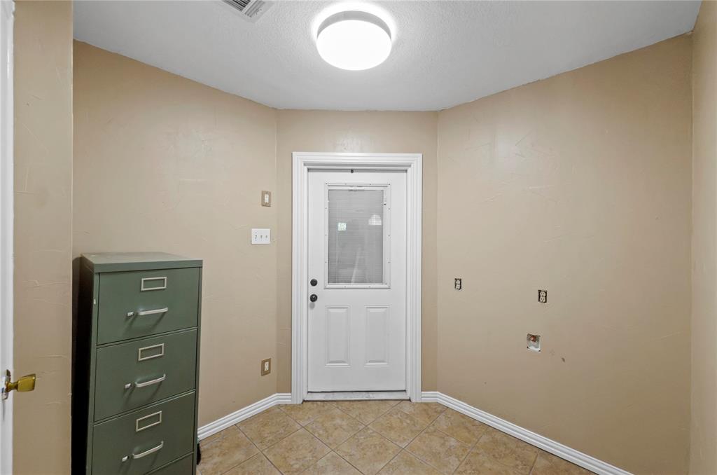 509 Northwest Mound Road Burleson, TX 76028 - Photo 26 of 34