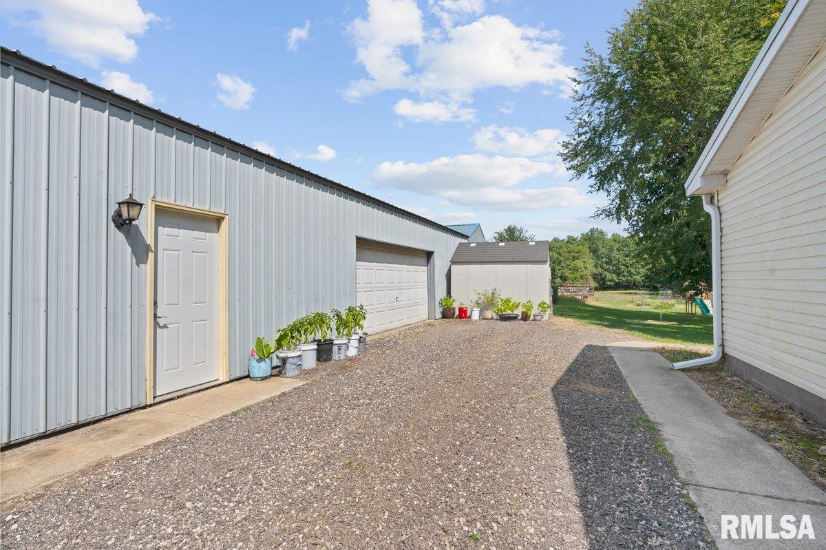 4134 North 8th Street Springfield, IL 62707 - Photo 5 of 60