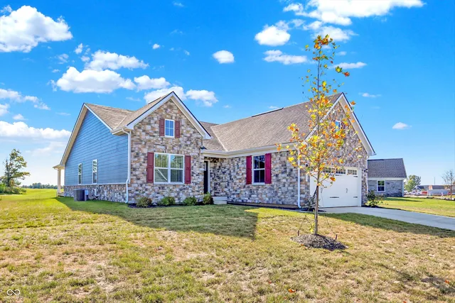 $425,000 | 953 Independence Drive, Edinburgh, IN 46124