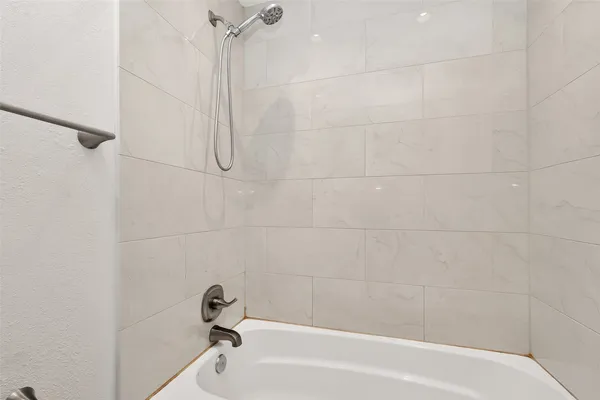 $3,200 | 12625 Memorial Drive, Unit 156, Houston, TX 77024