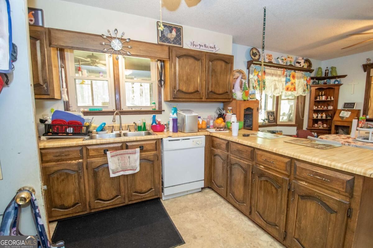 270 Walt Sanders Road Newnan, GA 30265 - Photo 6 of 28 Gallery Image 6