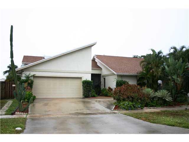 71 Laredo Lane Boca Raton, FL 33487 - Photo 1 of 23 front